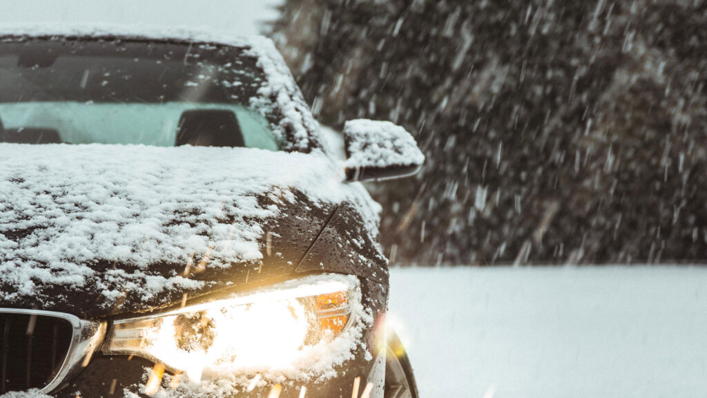 Autopflege und Fahrten im Winter: Die wichtigsten Maßnahmen für die kalte Jahreszeit